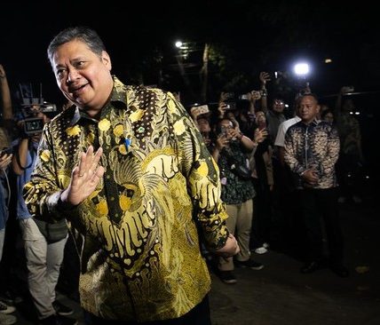 Airlangga Jawab Bahlil mengenai Target Investasi Rp1.650 T di area area 2024