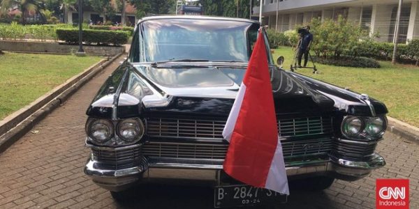 Konvoi Ganjar-Mahfud Daftar ke KPU Sempat Dipimpin Cadillac Klasik